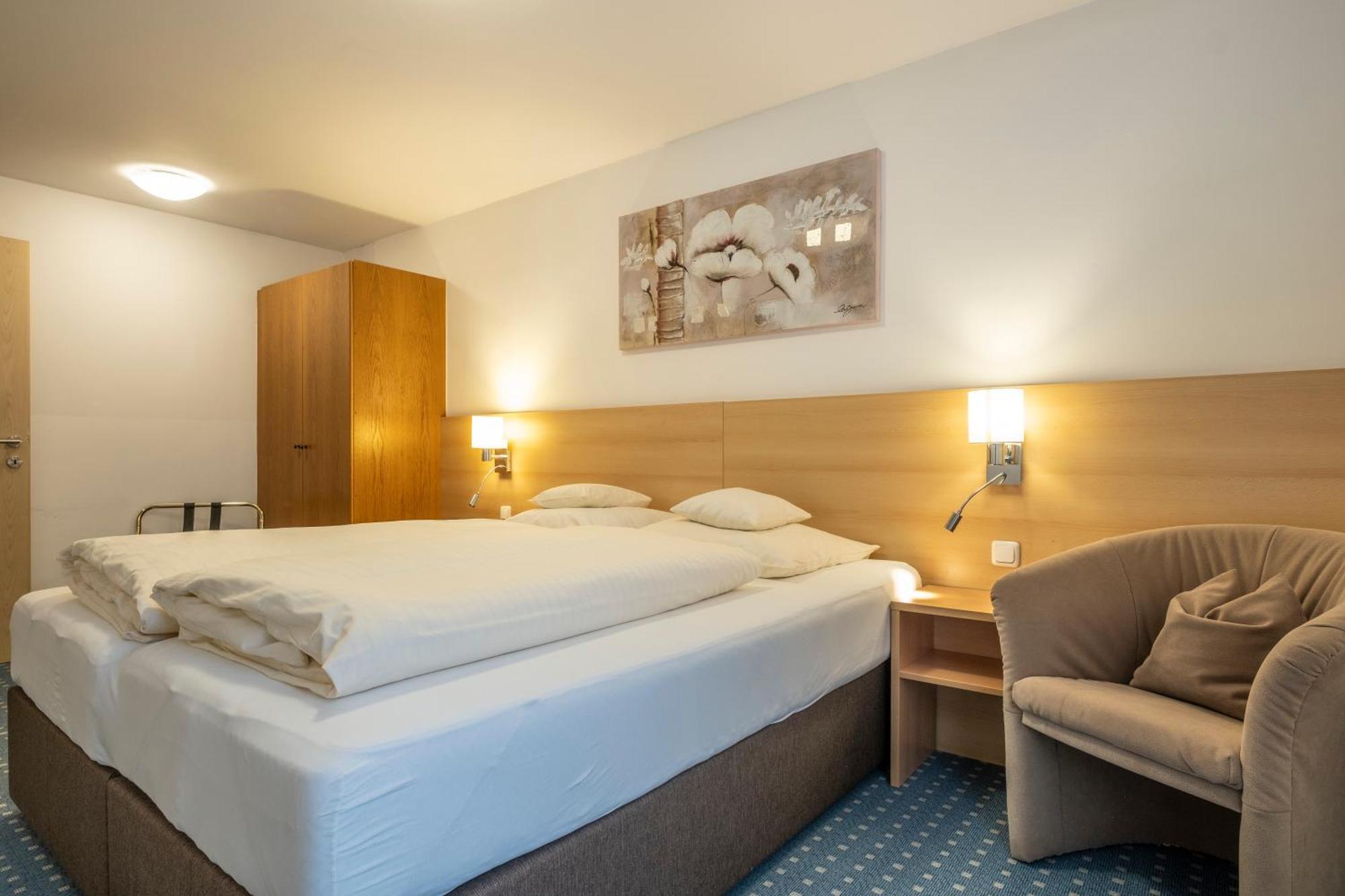 Hotel-Pension Falkensteiner ซังคท์กิลเกอ ภายนอก รูปภาพ