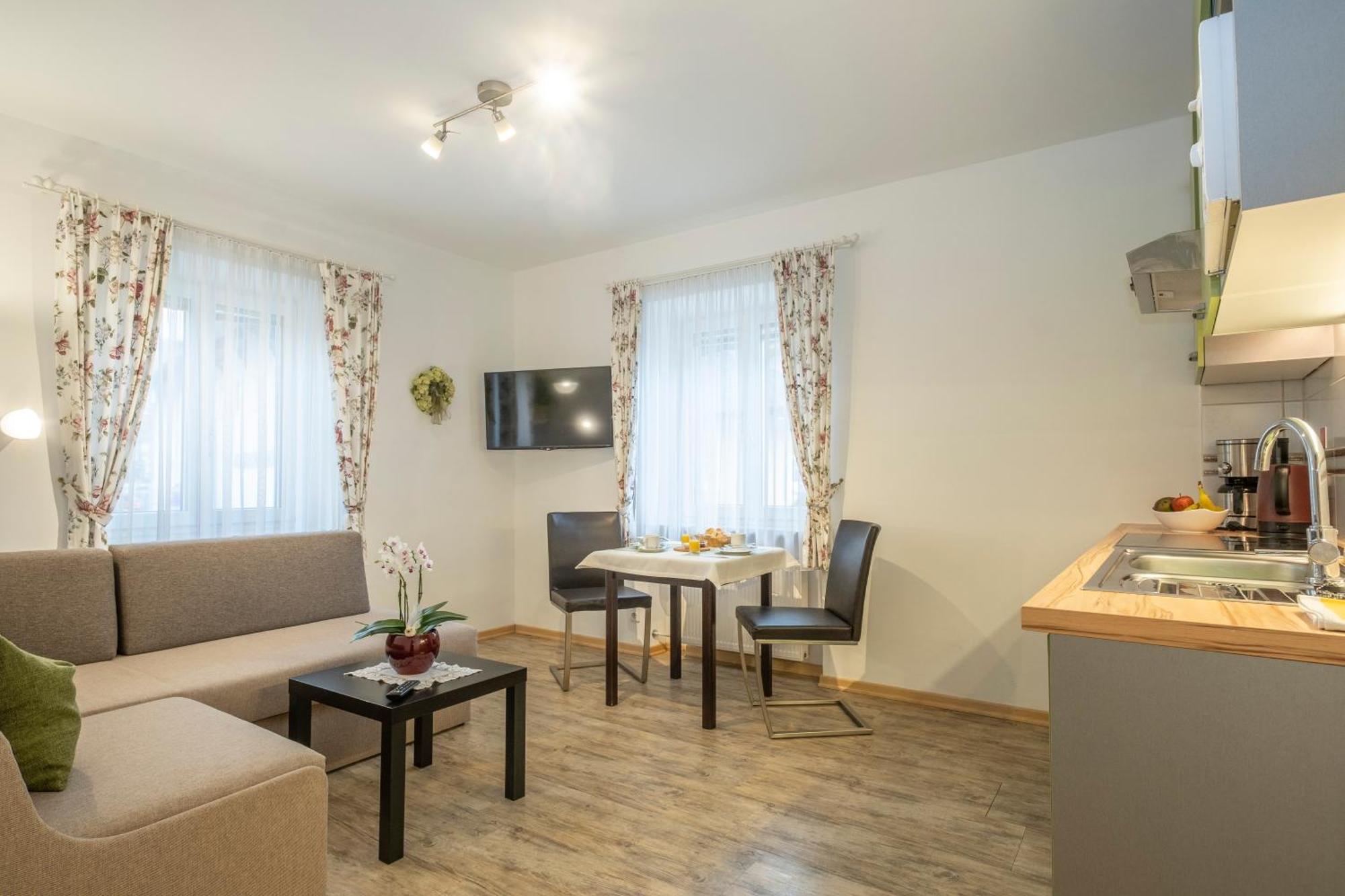 Hotel-Pension Falkensteiner ซังคท์กิลเกอ ภายนอก รูปภาพ